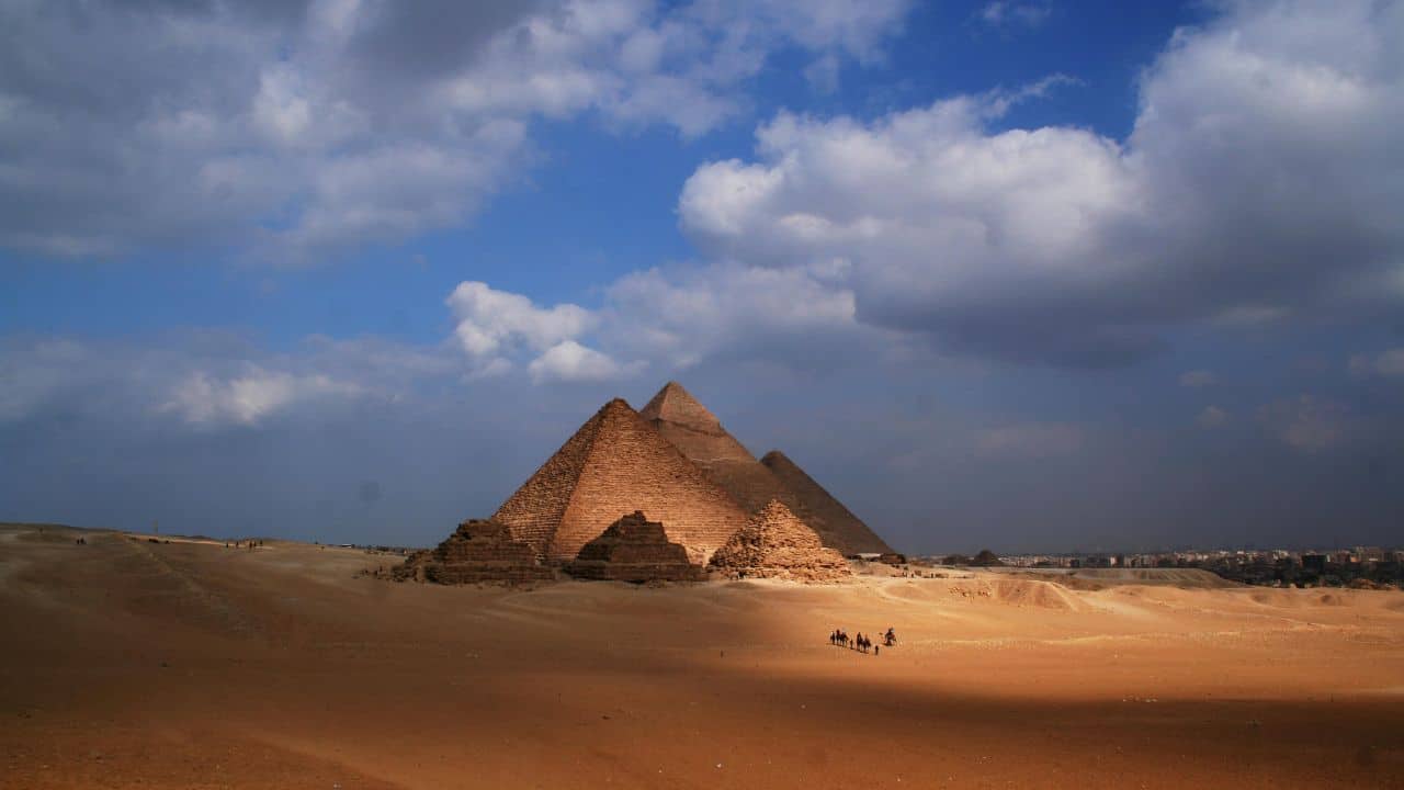 Nova piramide choca a todos